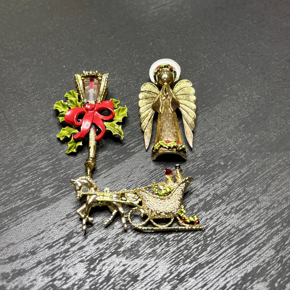 Vintage Holiday Brooch Set